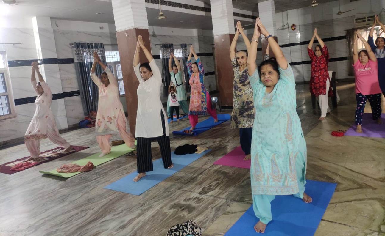 Organizing Yoga Caps at various places in the district under CM's Yogashala